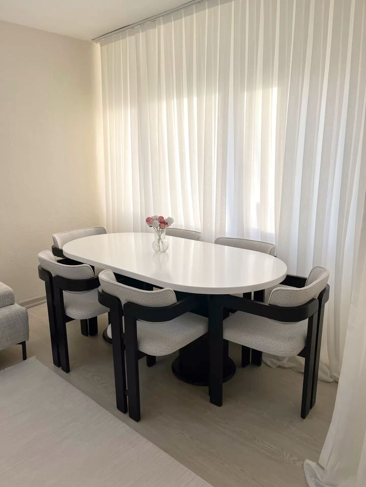 Diamond Oval Dining Room Set